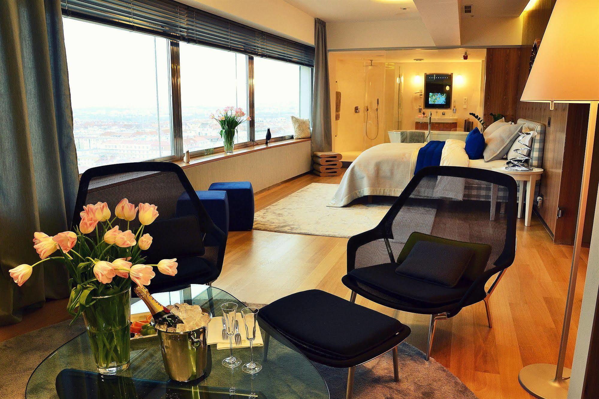 One Room Hotel Прага Экстерьер фото